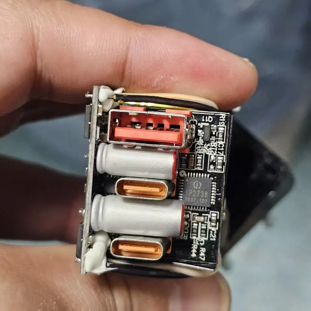 Củ Sạc Nhanh Gan Toocki 67W – 3 Cổng (2 Type C + 1 Usb A)